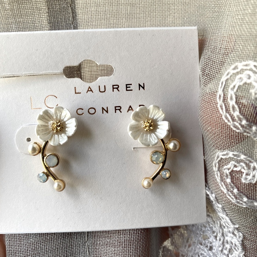 Lauren Conrad for Kohl’s floral stud earrings